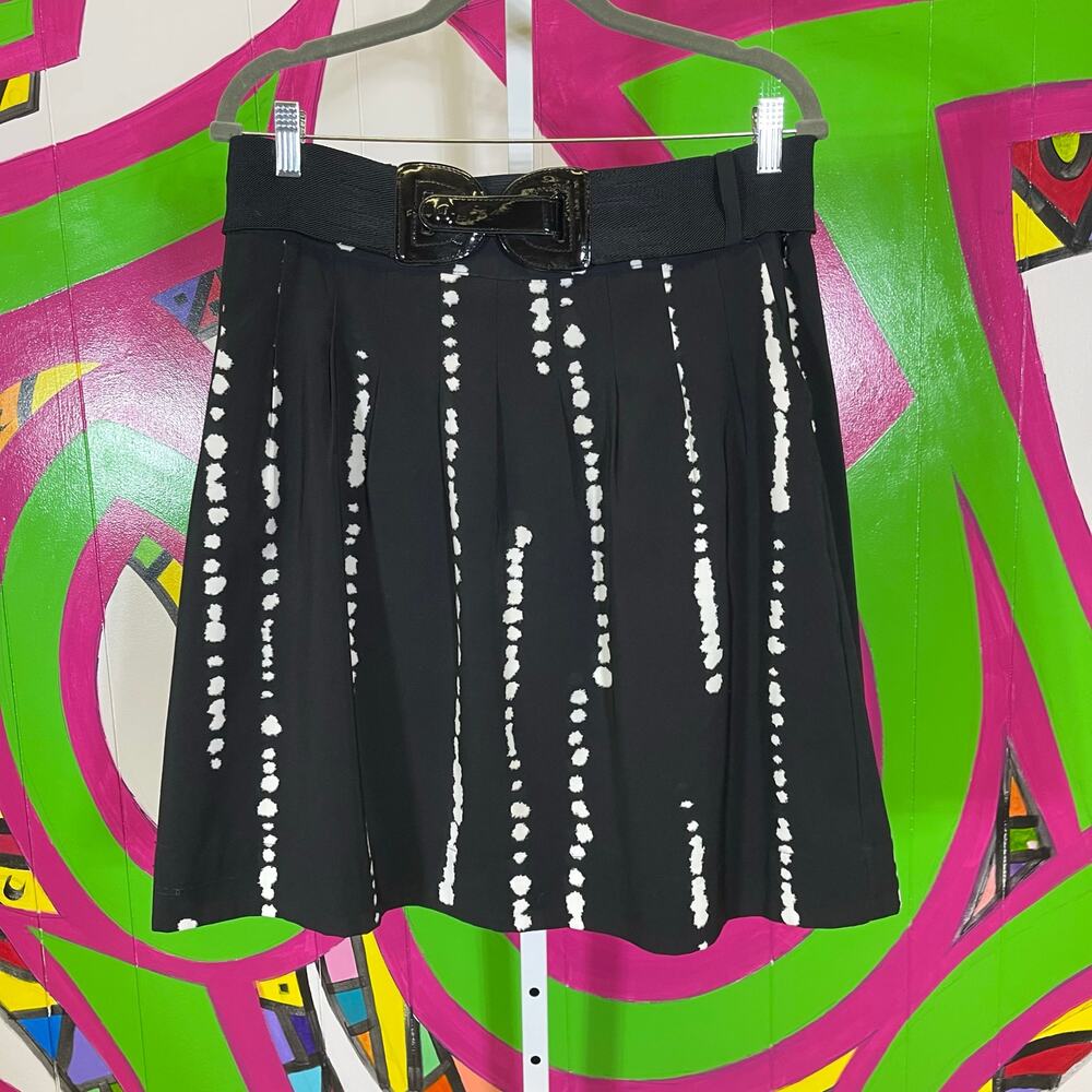 Worthington, Pleated Skirt with Pockets. Size 8. In excellent condition!